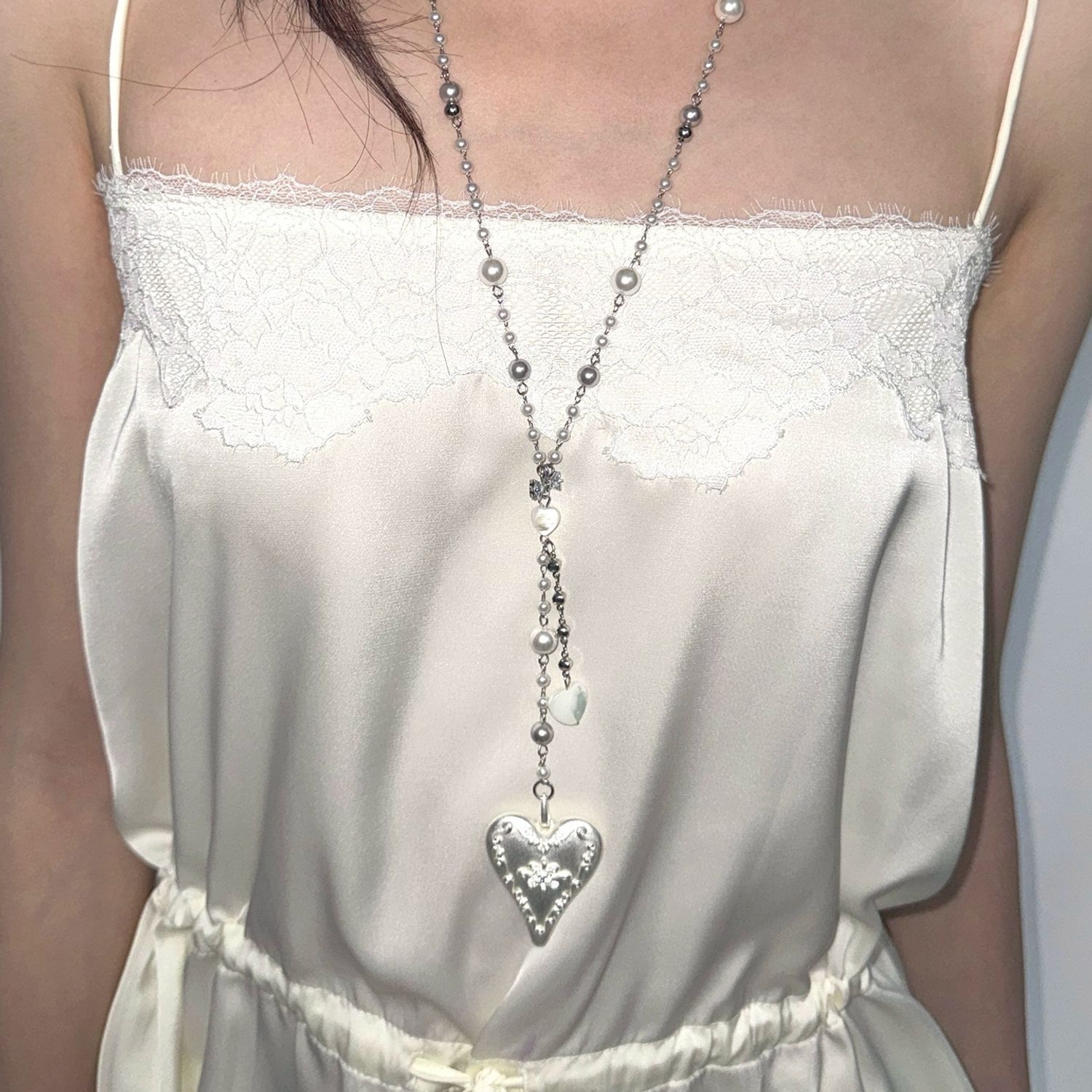蝶真珠ペンダントネックレスチョーカーギフト女性のための光沢の - Butterfly Clasp Deployant のレビューと価格