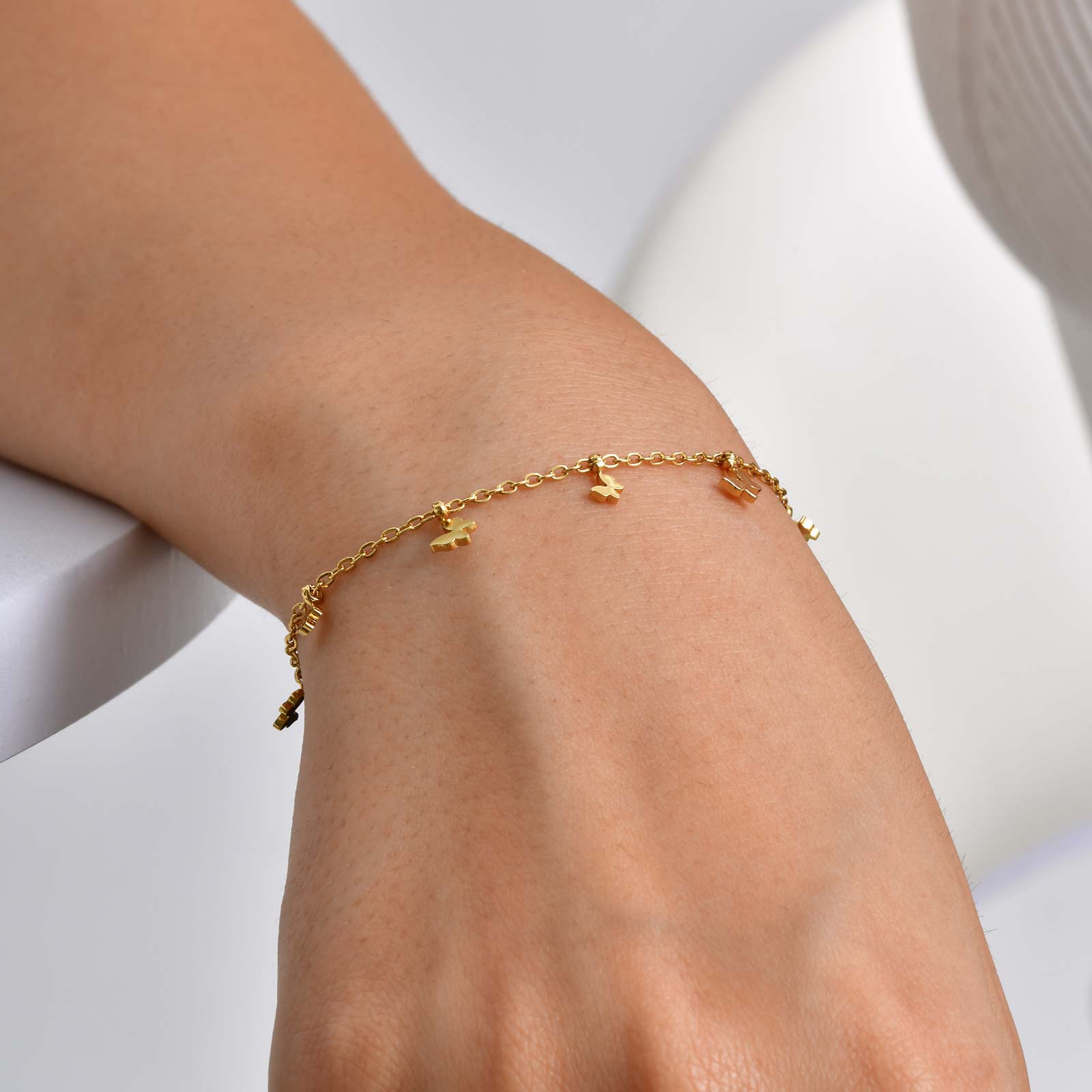 絶妙な蝶のチェーンブレスレット レディース ゴールドメッキ  - Butterfly Clasp Deployant のレビューと価格